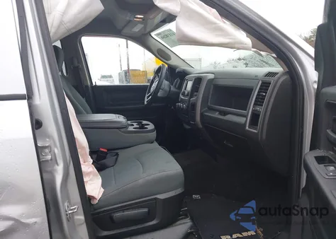 2017 Ram 1500 Express 4X4 5'7 Box z USA, uszkodzony, nr VIN 1C6RR7KT1HS844553